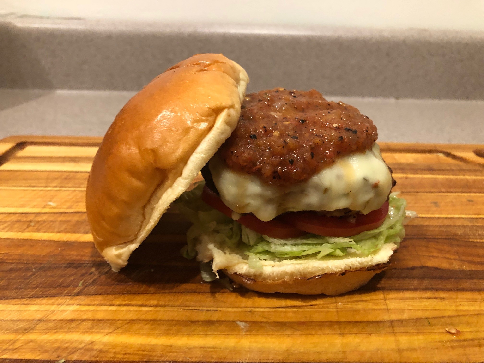 フレーバーズ 224 Lettuce Cheese Burger turkey burger assembled.jpg?